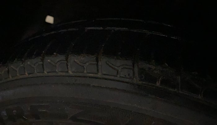 2015 Hyundai Grand i10 SPORTZ 1.2 KAPPA VTVT, Petrol, Manual, 42,064 km, Right Rear Tyre Tread