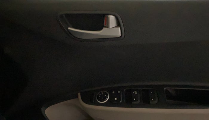 2015 Hyundai Grand i10 SPORTZ 1.2 KAPPA VTVT, Petrol, Manual, 42,064 km, Driver Side Door Panels Control