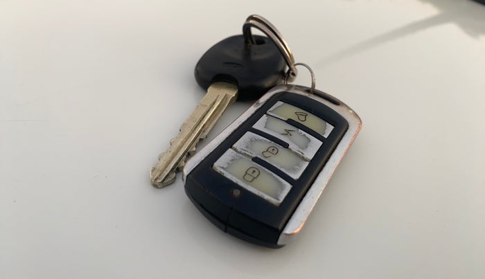 2018 Hyundai Eon ERA + SE, Petrol, Manual, 36,362 km, Key Close Up