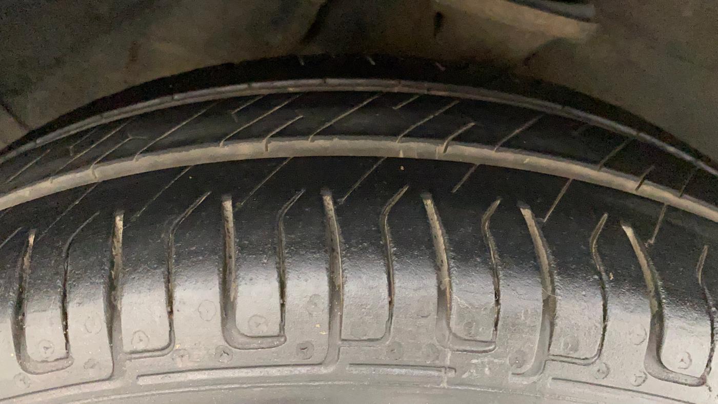 2011 Maruti Zen Estilo VXI, Petrol, Manual, 47,400 km, Right Front Tyre Tread