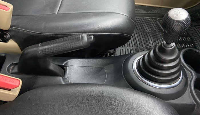 2015 Honda Amaze 1.2 SMT I VTEC, Petrol, Manual, 60,266 km, Gear Lever