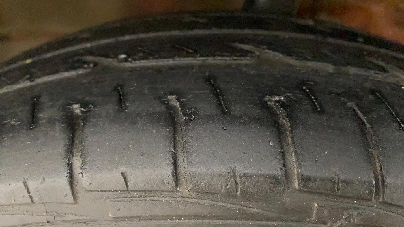 2015 Maruti Wagon R 1.0 LXI CNG, CNG, Manual, 49,864 km, Left Front Tyre Tread