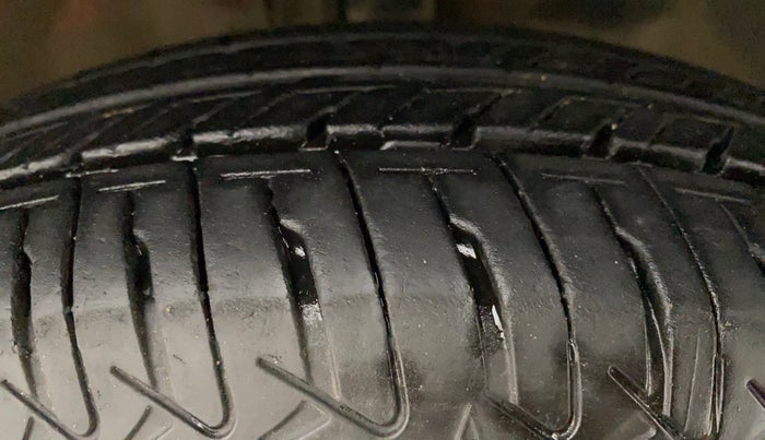 2015 Maruti Wagon R 1.0 LXI CNG, CNG, Manual, 49,864 km, Right Front Tyre Tread