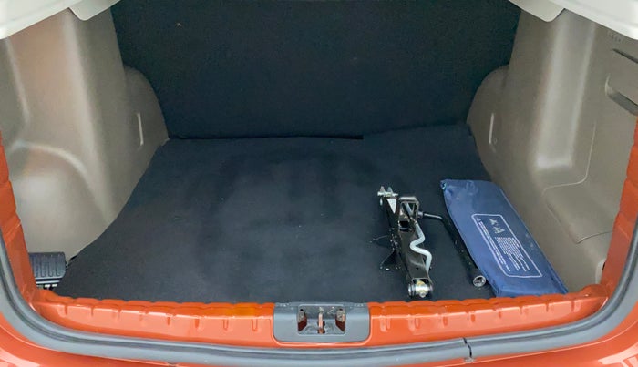 2018 Renault Duster RXS CVT, Petrol, Automatic, 27,045 km, Boot Inside