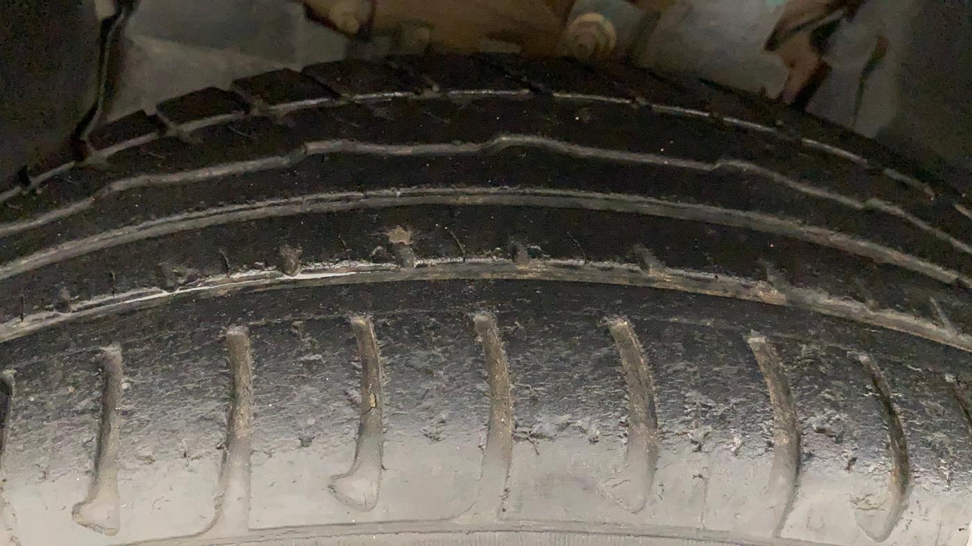 2018 Renault Duster RXS CVT, Petrol, Automatic, 27,045 km, Left Front Tyre Tread