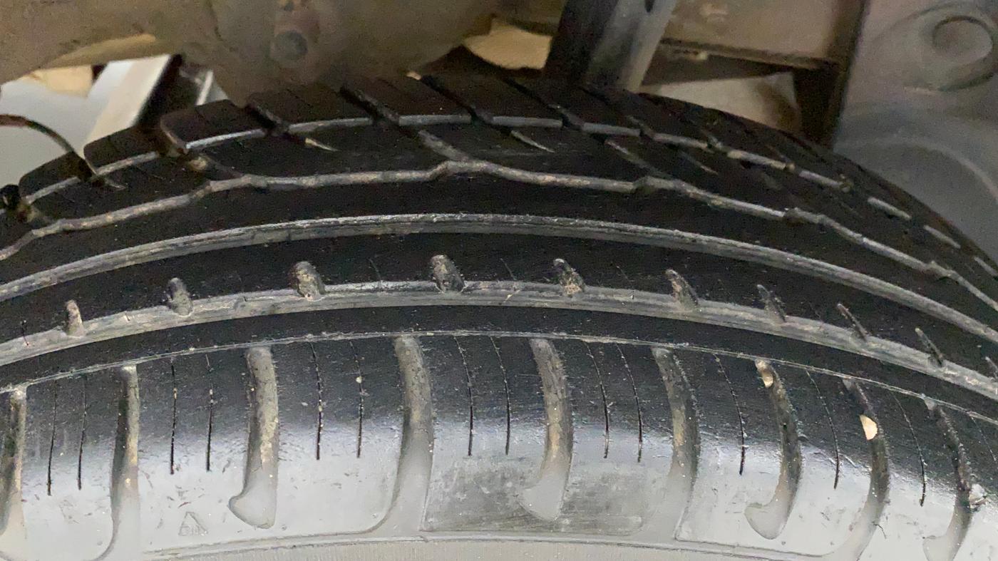 2018 Renault Duster RXS CVT, Petrol, Automatic, 27,045 km, Left Rear Tyre Tread