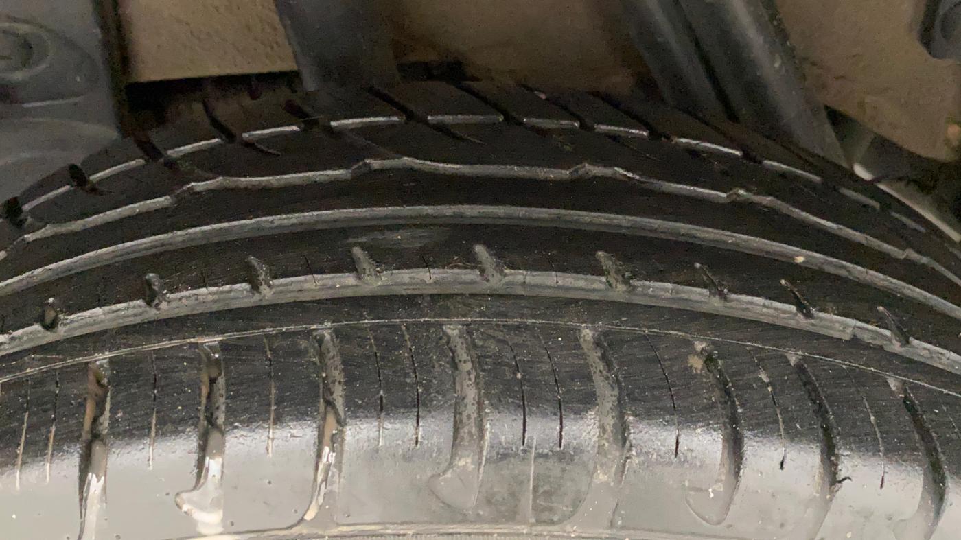 2018 Renault Duster RXS CVT, Petrol, Automatic, 27,045 km, Right Rear Tyre Tread