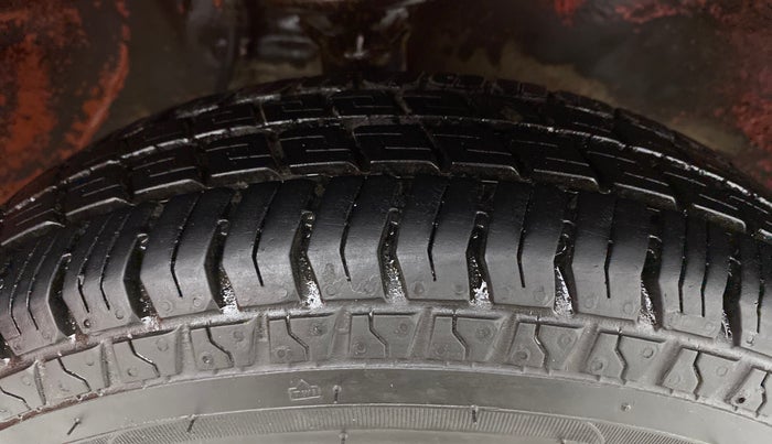 2012 Maruti Alto 800 LXI, Petrol, Manual, 27,179 km, Right Front Tyre Tread