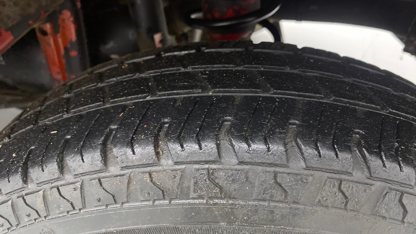 2012 Maruti Alto 800 LXI, Petrol, Manual, 27,179 km, Left Rear Tyre Tread