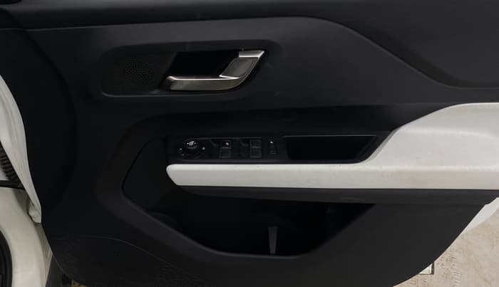 2023 Tata PUNCH CREATIVE  MT, Petrol, Manual, 18,437 km, Driver Side Door Panels Control