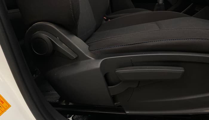 2023 Tata PUNCH CREATIVE  MT, Petrol, Manual, 18,437 km, Driver Side Adjustment Panel