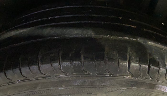 2013 Maruti Swift VXI, Petrol, Manual, 68,083 km, Left Rear Tyre Tread