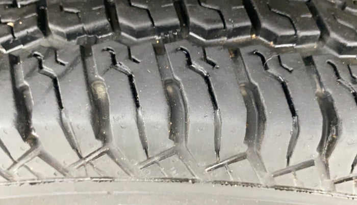 2022 Mahindra Bolero B6 (O), Diesel, Manual, 69,492 km, Left Front Tyre Tread