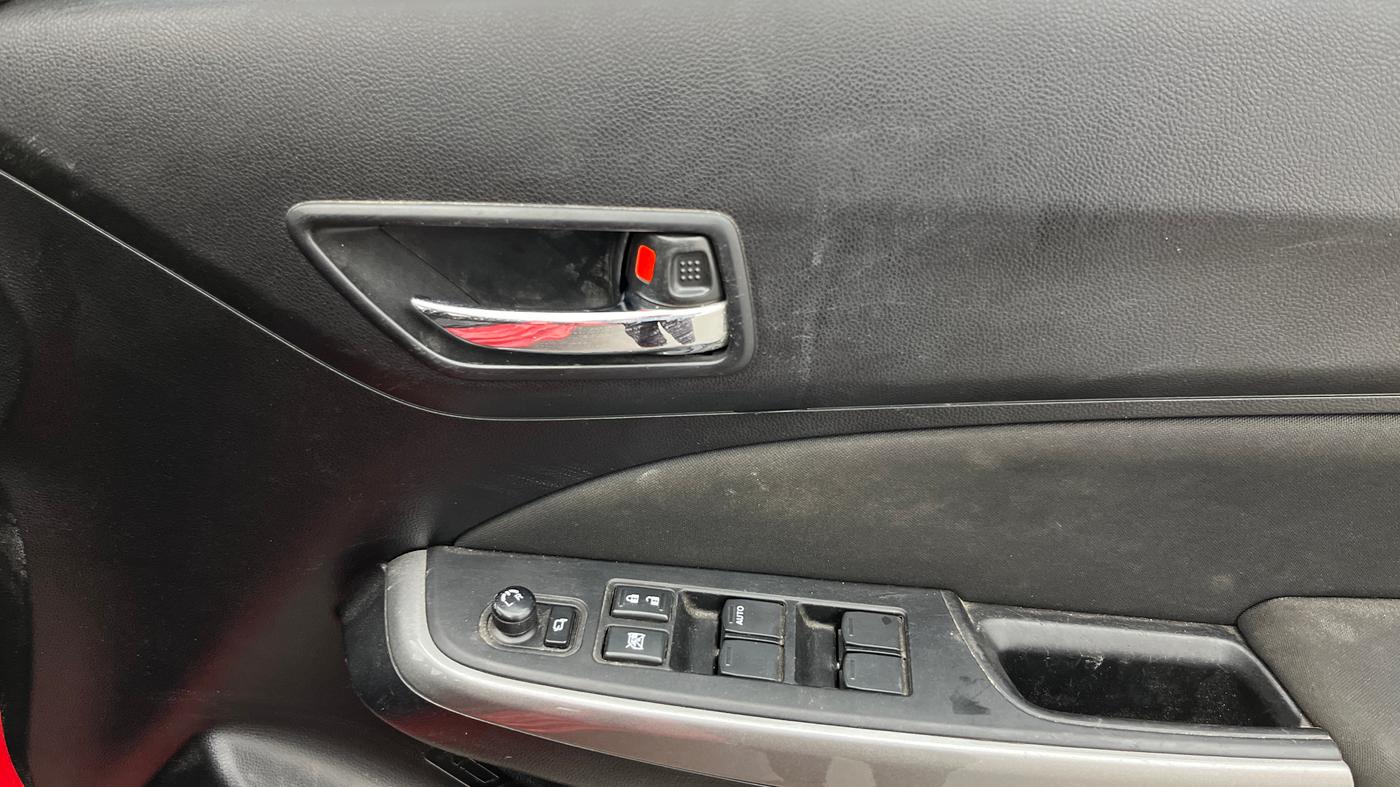 2018 Maruti Swift ZXI AMT, Petrol, Automatic, 81,887 km, Driver Side Door Panels Control