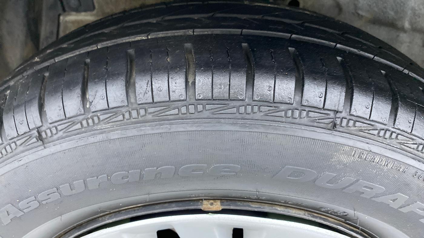 2013 Maruti Swift Dzire VXI 1.2 BS IV, Petrol, Manual, 60,882 km, Left Front Tyre Tread