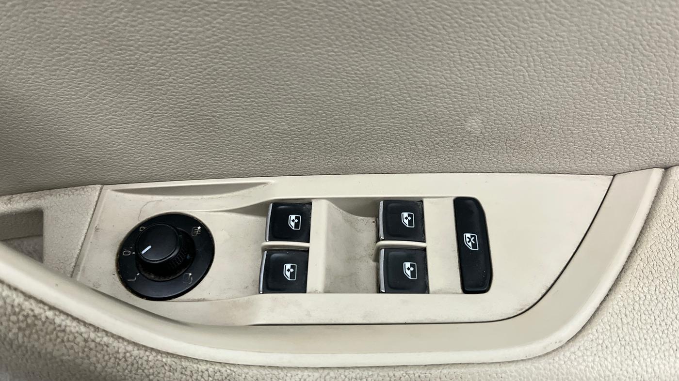 2017 Skoda Superb L&K 1.8 TSI AT, Petrol, Automatic, 47,070 km, Driver Side Door Panels Control