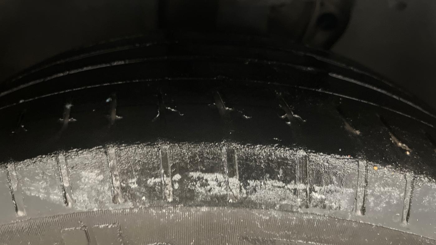 2017 Skoda Superb L&K 1.8 TSI AT, Petrol, Automatic, 47,070 km, Left Front Tyre Tread