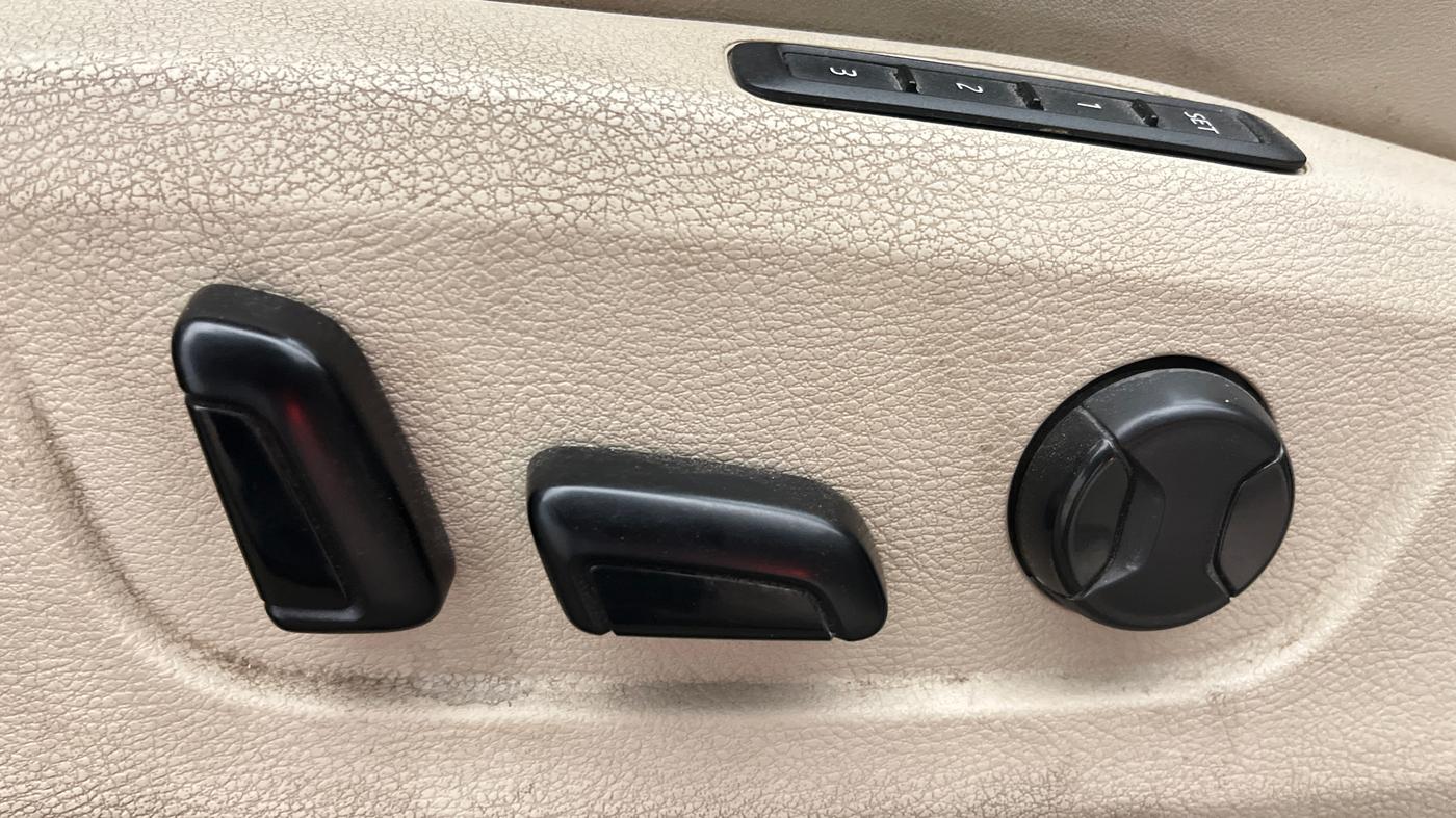 2017 Skoda Superb L&K 1.8 TSI AT, Petrol, Automatic, 47,070 km, Driver Side Adjustment Panel