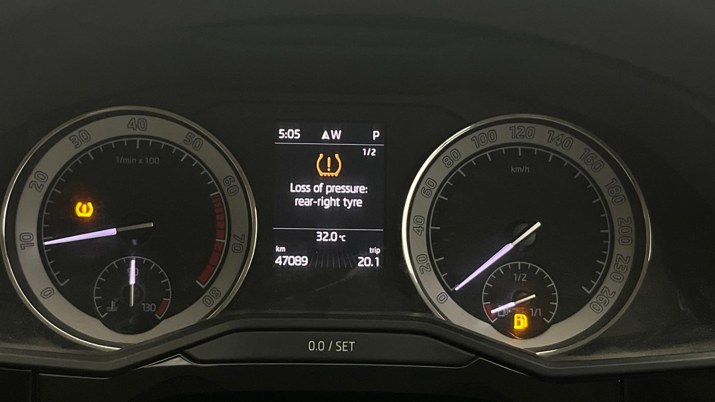 2017 Skoda Superb L&K 1.8 TSI AT, Petrol, Automatic, 47,070 km, Odometer Image