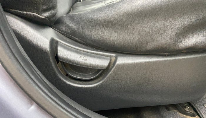 2017 Hyundai Grand i10 MAGNA 1.2 KAPPA VTVT, Petrol, Manual, 57,995 km, Driver Side Adjustment Panel