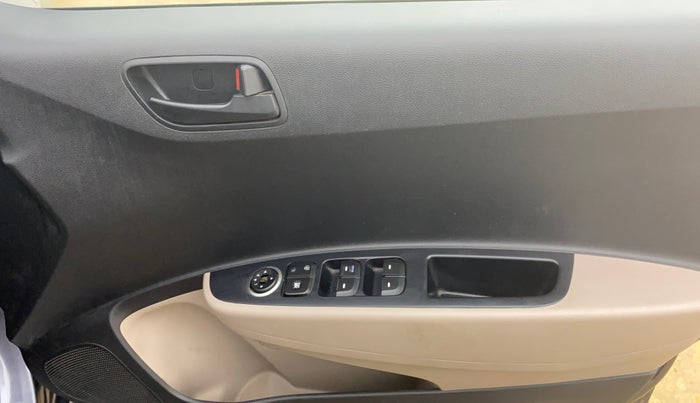 2017 Hyundai Grand i10 MAGNA 1.2 KAPPA VTVT, Petrol, Manual, 57,995 km, Driver Side Door Panels Control