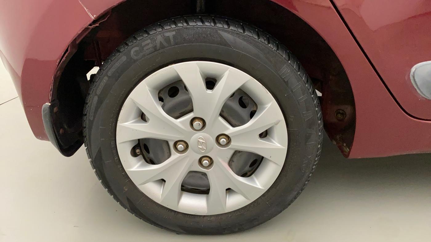2013 Hyundai Grand i10 SPORTZ 1.2 KAPPA VTVT, CNG, Manual, 67,207 km, Right Rear Wheel