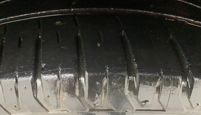 2013 Hyundai Verna FLUIDIC 1.6 VTVT SX, Petrol, Manual, 43,125 km, Left Front Tyre Tread