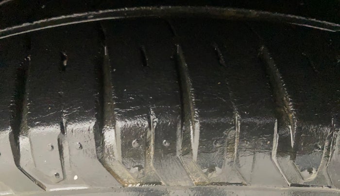 2013 Hyundai Verna FLUIDIC 1.6 VTVT SX, Petrol, Manual, 43,125 km, Right Front Tyre Tread