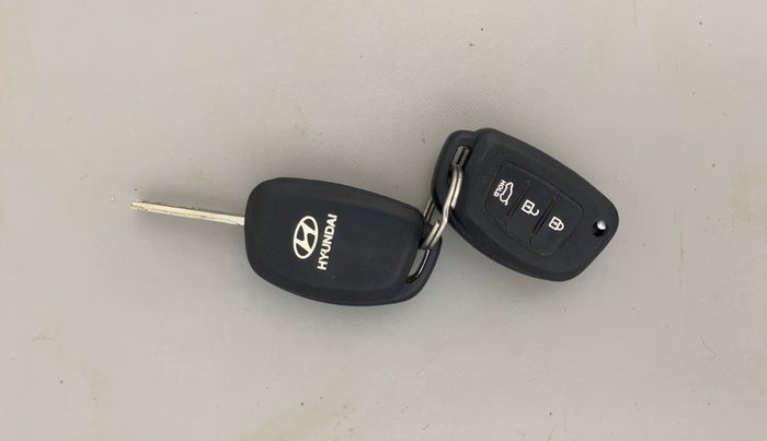 2013 Hyundai Verna FLUIDIC 1.6 VTVT SX, Petrol, Manual, 43,125 km, Key Close Up