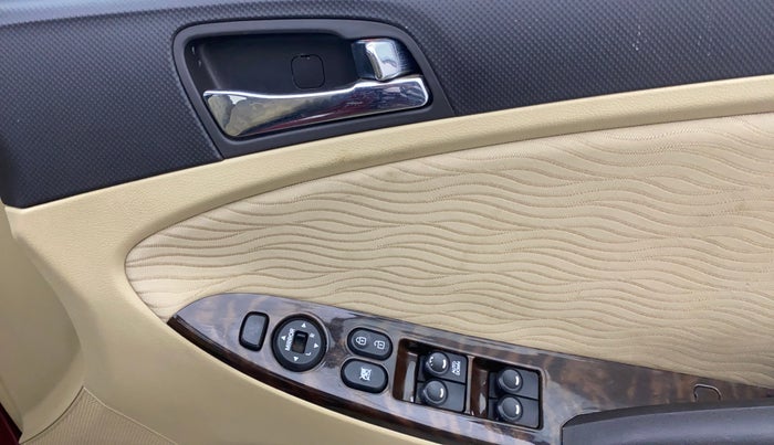 2013 Hyundai Verna FLUIDIC 1.6 VTVT SX, Petrol, Manual, 43,125 km, Driver Side Door Panels Control