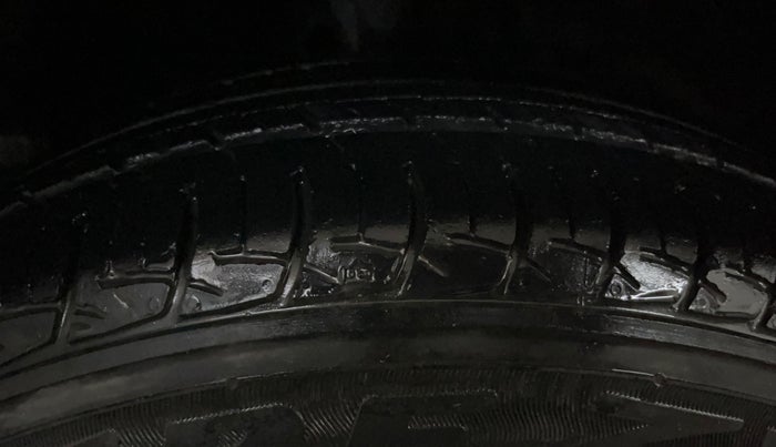 2020 Maruti Baleno DELTA PETROL 1.2, Petrol, Manual, 30,054 km, Right Front Tyre Tread