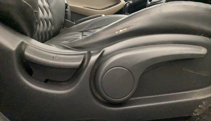 2017 Hyundai Elite i20 SPORTZ 1.2, Petrol, Manual, 76,921 km, Driver Side Adjustment Panel