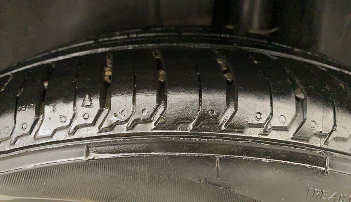 2017 Maruti Ciaz ALPHA  AT 1.4  PETROL, Petrol, Automatic, 55,561 km, Left Rear Tyre Tread