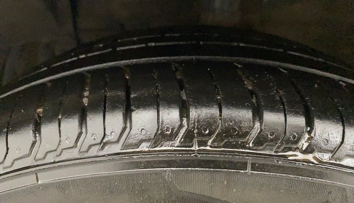 2017 Maruti Ciaz ALPHA  AT 1.4  PETROL, Petrol, Automatic, 55,561 km, Left Front Tyre Tread