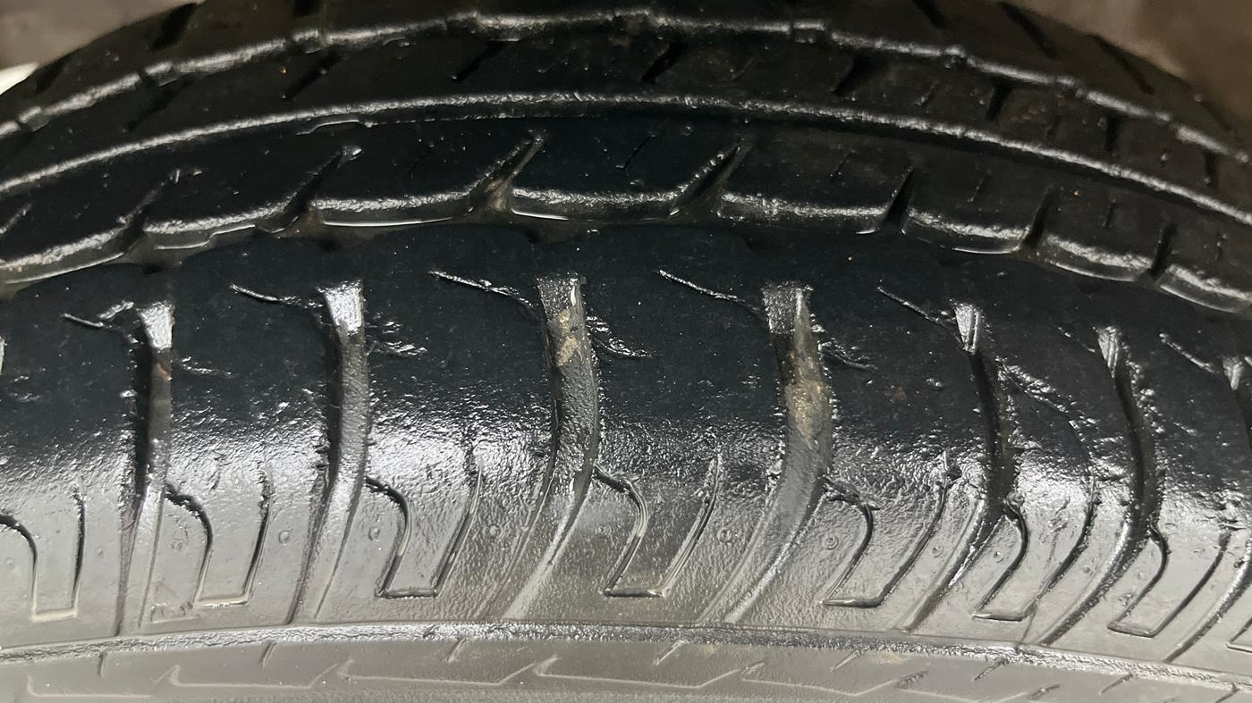 2017 Maruti Wagon R 1.0 VXI AMT, Petrol, Automatic, 26,796 km, Left Front Tyre Tread