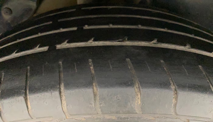 2016 Hyundai Creta SX PLUS 1.6 PETROL, Petrol, Manual, 81,388 km, Right Rear Tyre Tread
