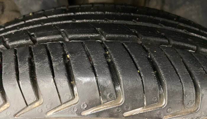 2019 Renault Kwid RXT 1.0 EASY-R AT OPTION, Petrol, Automatic, 16,462 km, Left Front Tyre Tread