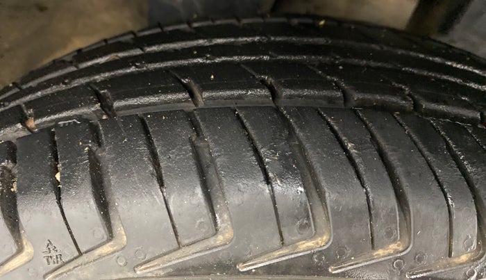 2019 Renault Kwid RXT 1.0 EASY-R AT OPTION, Petrol, Automatic, 16,462 km, Right Front Tyre Tread