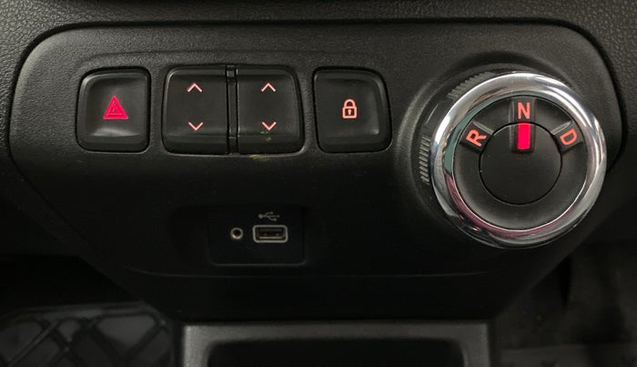 2019 Renault Kwid RXT 1.0 EASY-R AT OPTION, Petrol, Automatic, 16,462 km, Gear Lever