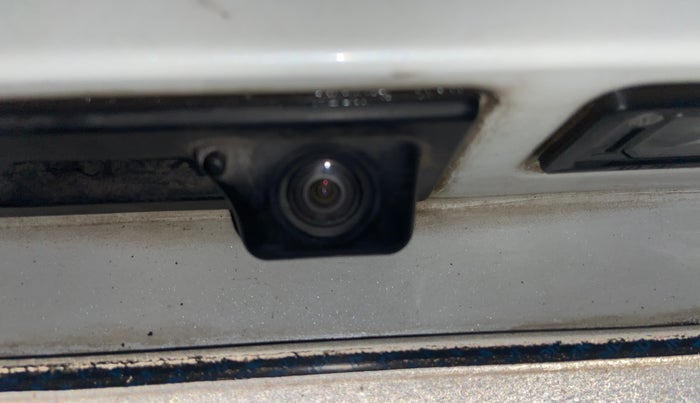 2019 Volkswagen TIGUAN HIGHLINE TDI AT, Diesel, Automatic, 1,21,122 km, Parking Camera