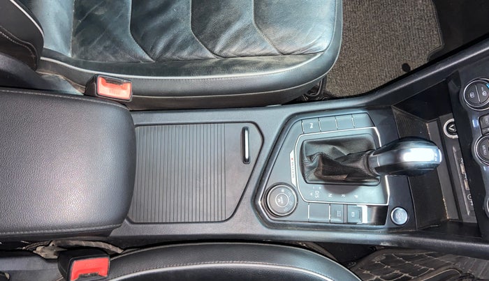 2019 Volkswagen TIGUAN HIGHLINE TDI AT, Diesel, Automatic, 1,21,122 km, Gear Lever