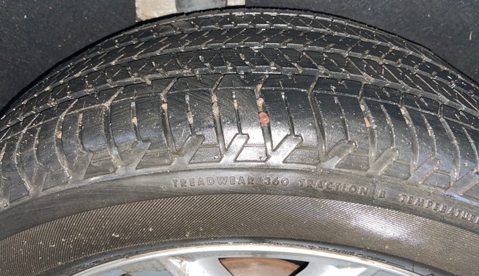 2019 Volkswagen TIGUAN HIGHLINE TDI AT, Diesel, Automatic, 1,21,122 km, Right Rear Tyre Tread