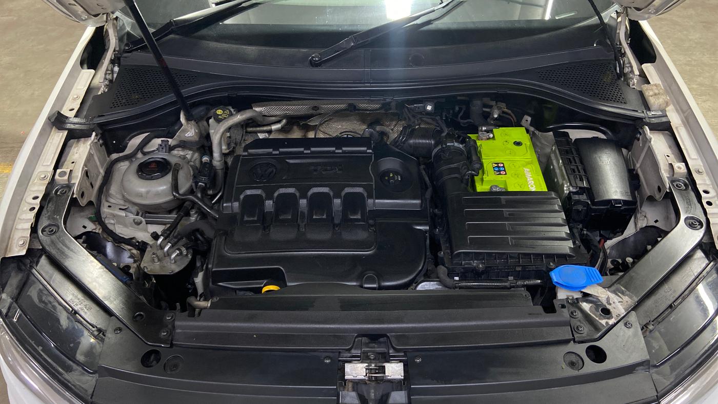 2019 Volkswagen TIGUAN HIGHLINE TDI AT, Diesel, Automatic, 1,21,122 km, Engine View
