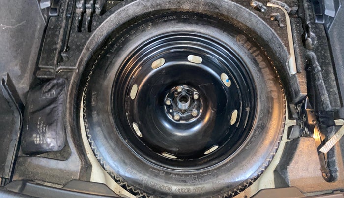 2019 Volkswagen TIGUAN HIGHLINE TDI AT, Diesel, Automatic, 1,21,122 km, Spare Tyre