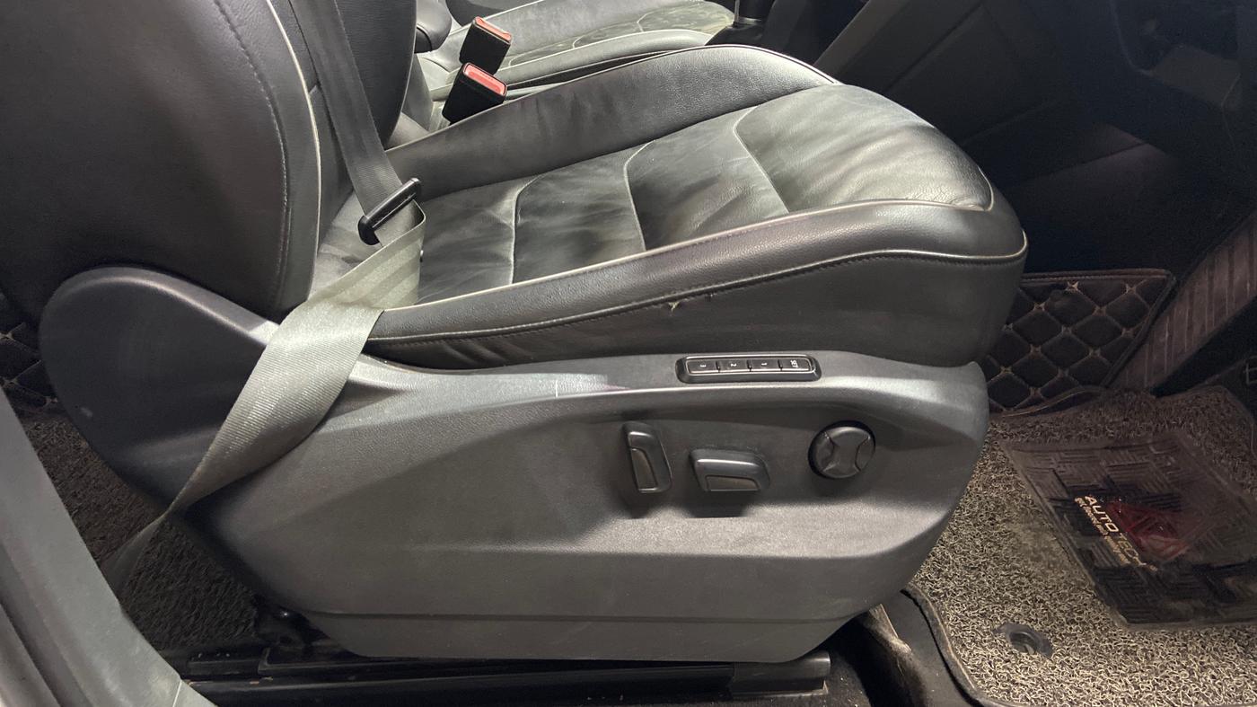 2019 Volkswagen TIGUAN HIGHLINE TDI AT, Diesel, Automatic, 1,21,122 km, Driver Side Adjustment Panel
