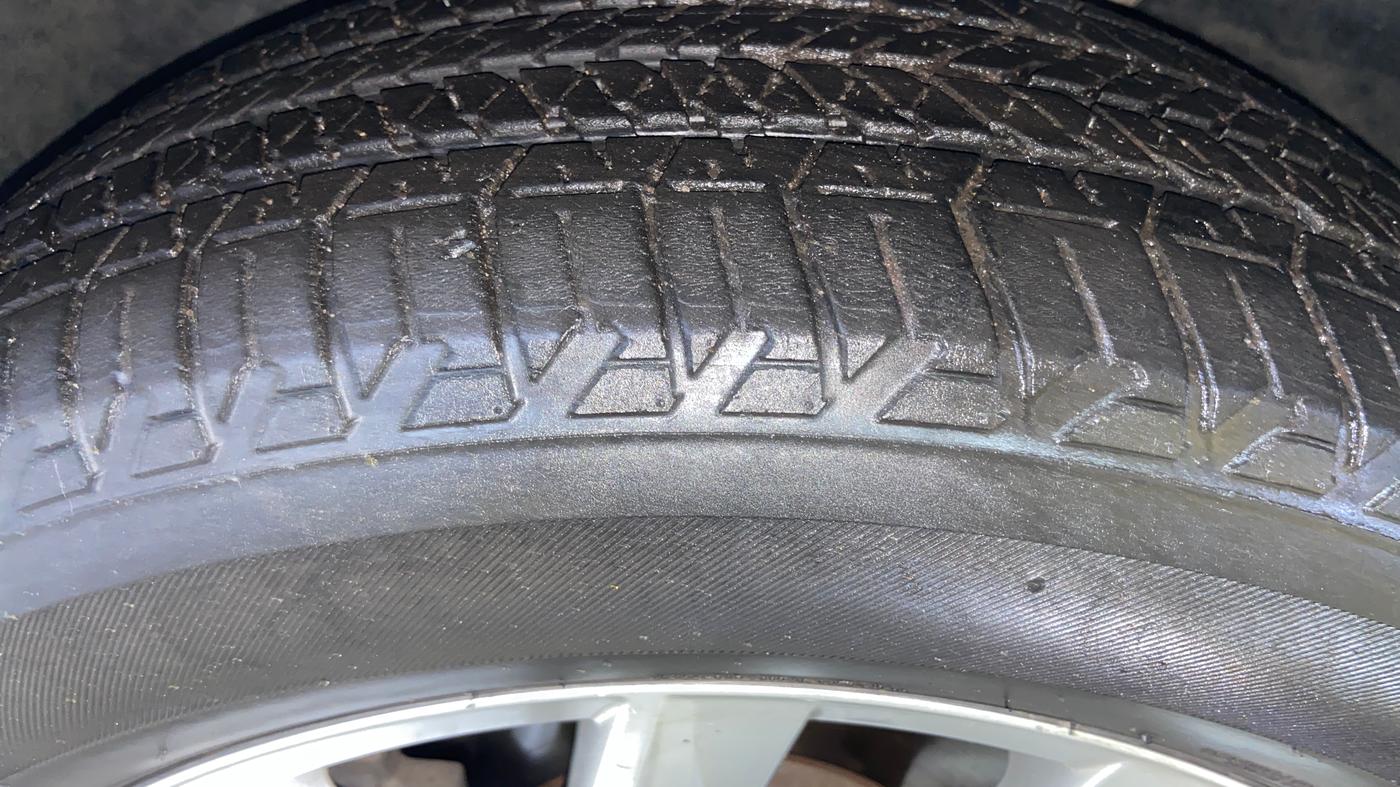 2019 Volkswagen TIGUAN HIGHLINE TDI AT, Diesel, Automatic, 1,21,122 km, Left Front Tyre Tread