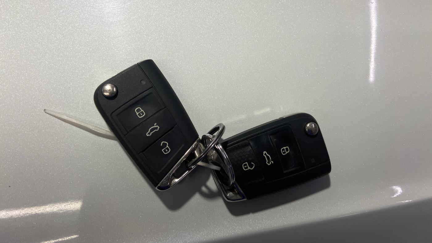 2019 Volkswagen TIGUAN HIGHLINE TDI AT, Diesel, Automatic, 1,21,122 km, Key Close Up