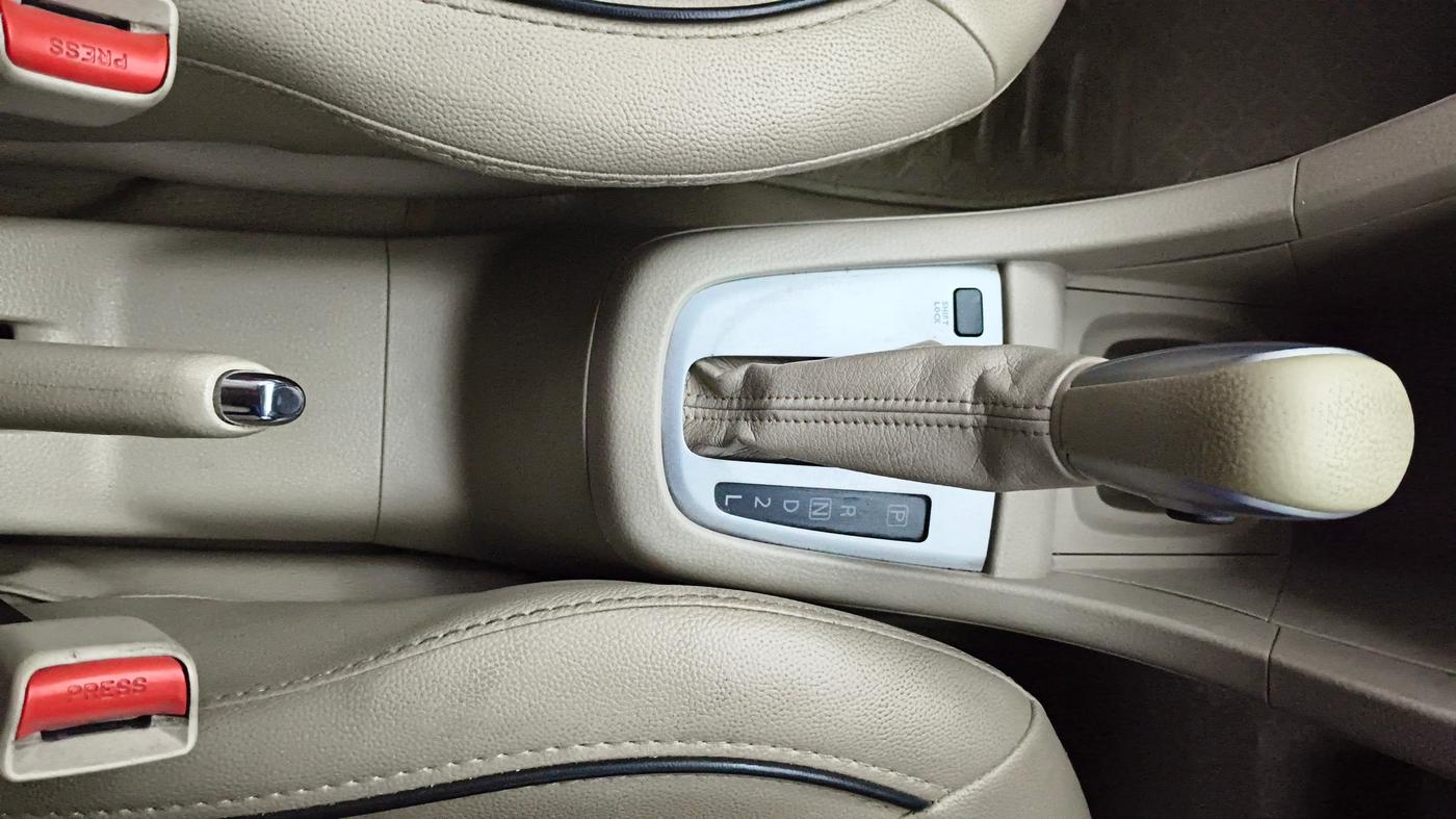 2016 Maruti Ertiga VXI AT, Petrol, Automatic, 1,17,083 km, Gear Lever