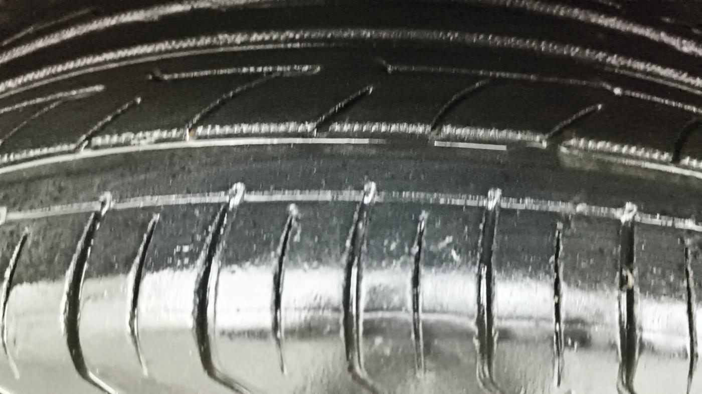 2016 Maruti Ertiga VXI AT, Petrol, Automatic, 1,17,083 km, Left Front Tyre Tread