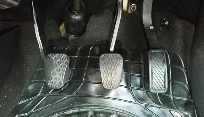 2016 Ford New Figo TREND 1.2 PETROL, Petrol, Manual, 92,442 km, Pedals